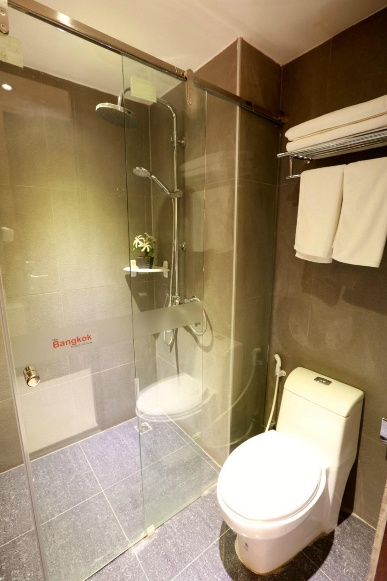Collection O The Bangkok Airport Link Suite Екстер'єр фото