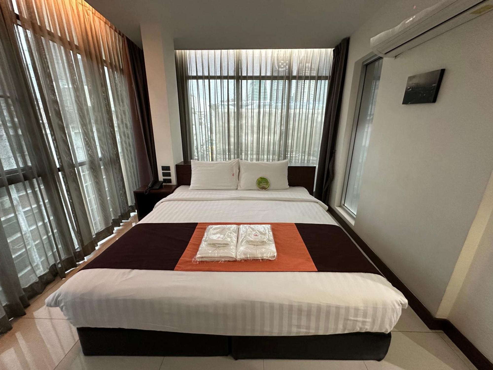 Collection O The Bangkok Airport Link Suite Екстер'єр фото