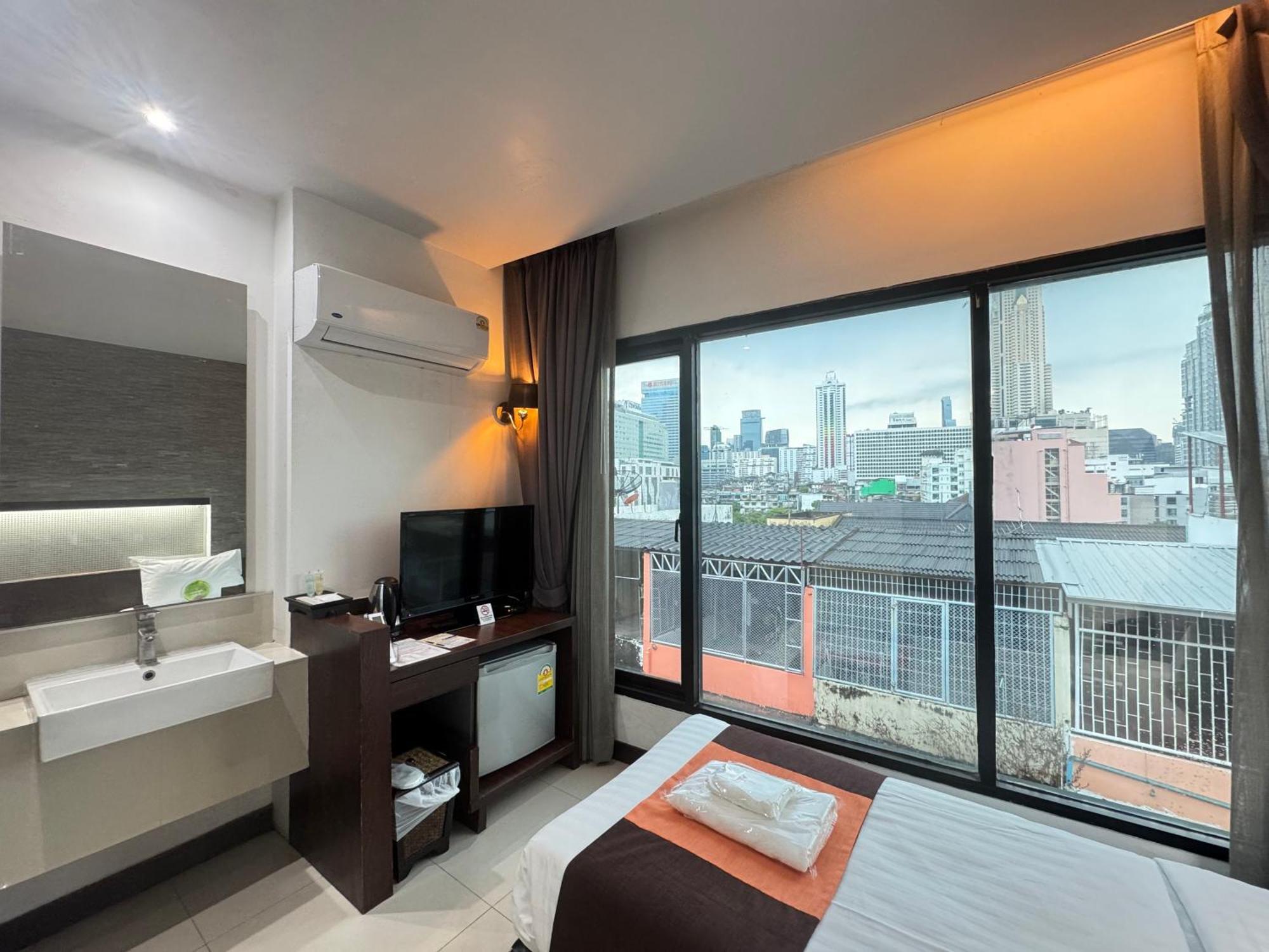 Collection O The Bangkok Airport Link Suite Екстер'єр фото